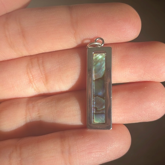 NEW Abalone shell pendant in silver tone - Picture 4 of 7
